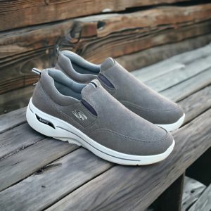 men's lightweight casual skechers gray available in 6 sizes