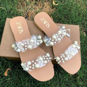 stylish women's fancy synthetic leather flats available in multiple sizes
